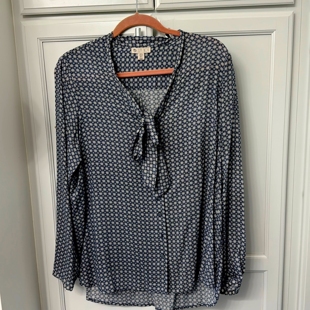 Tie front navy and cream blouse 100 percent rayon
